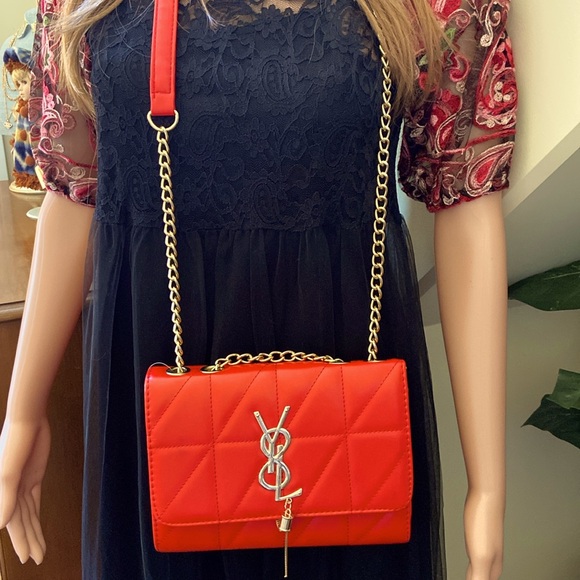 Beautiful red quilted shoulder bag - Picture 3 of 13